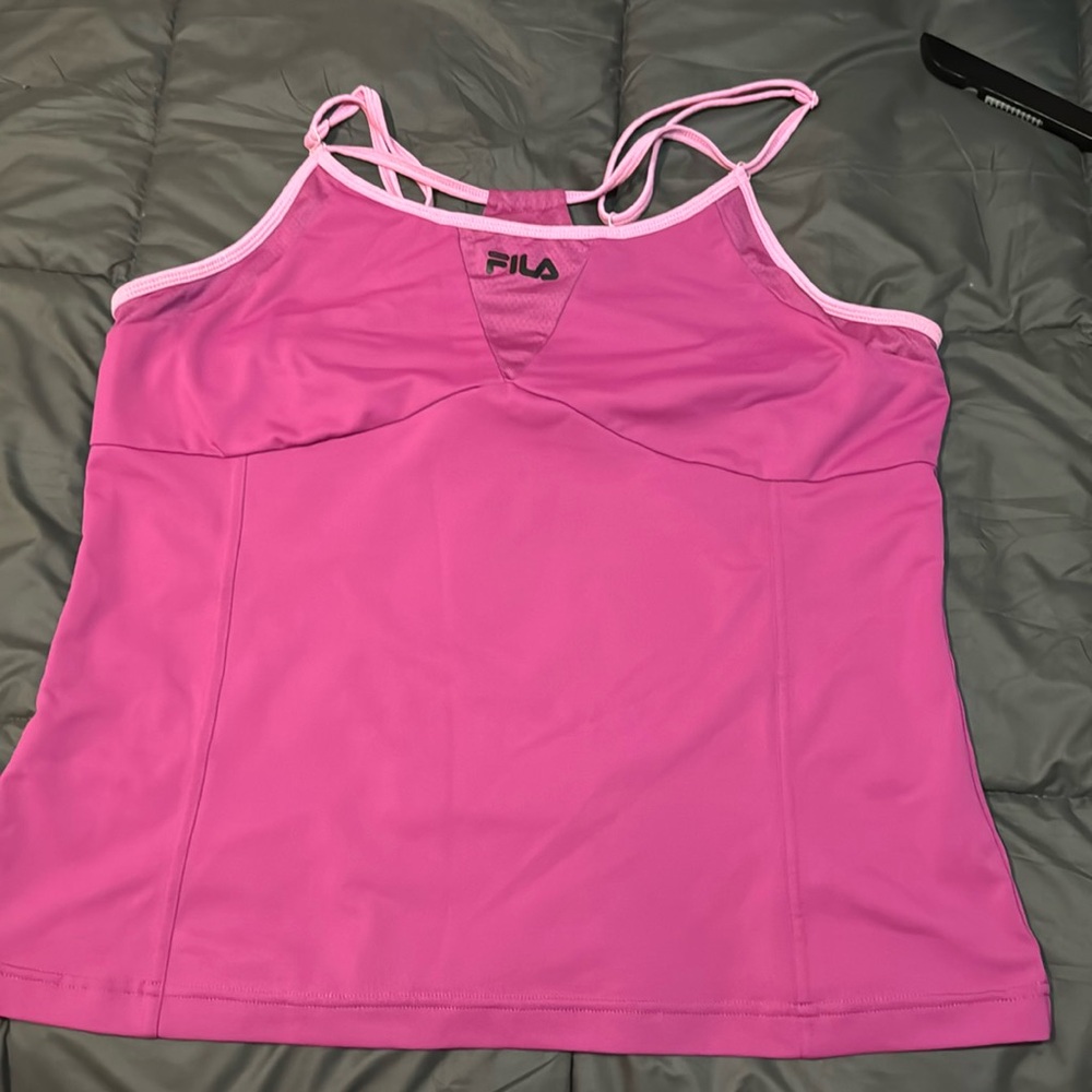 XL Fila workout top